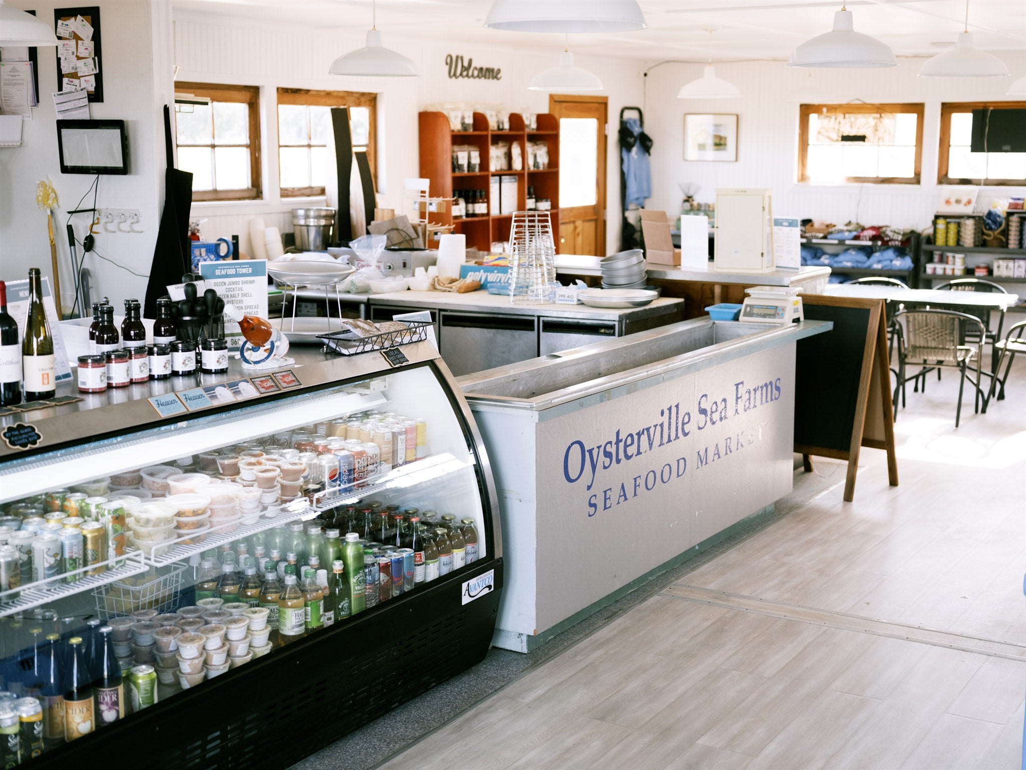 The seafood market inside Oysterville Sea Farms