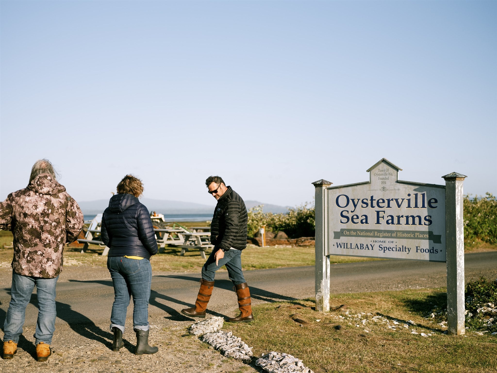 Visitors arriving at Oysterville Sea Farms